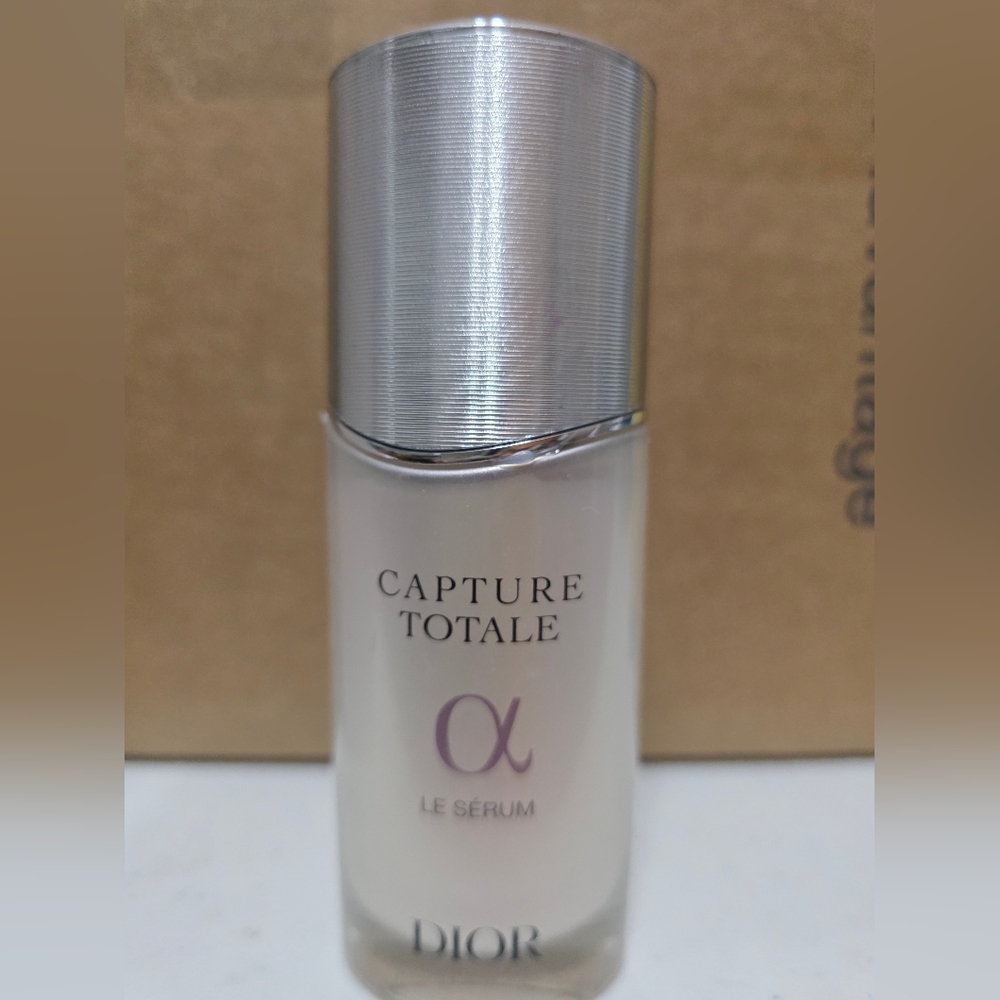 Dior Capture Totale Le Sérum - Silver and White. 1.7 Fl Oz